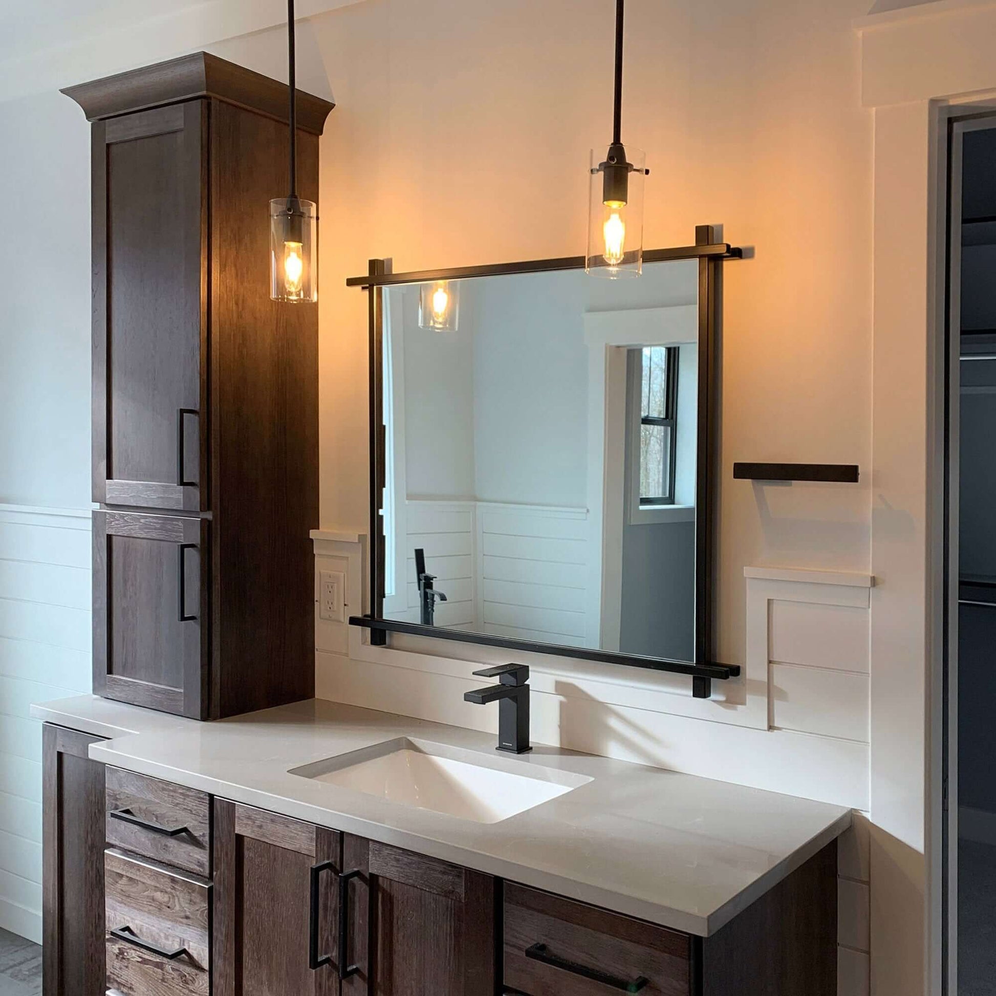CROSS CORNER METAL MIRROR